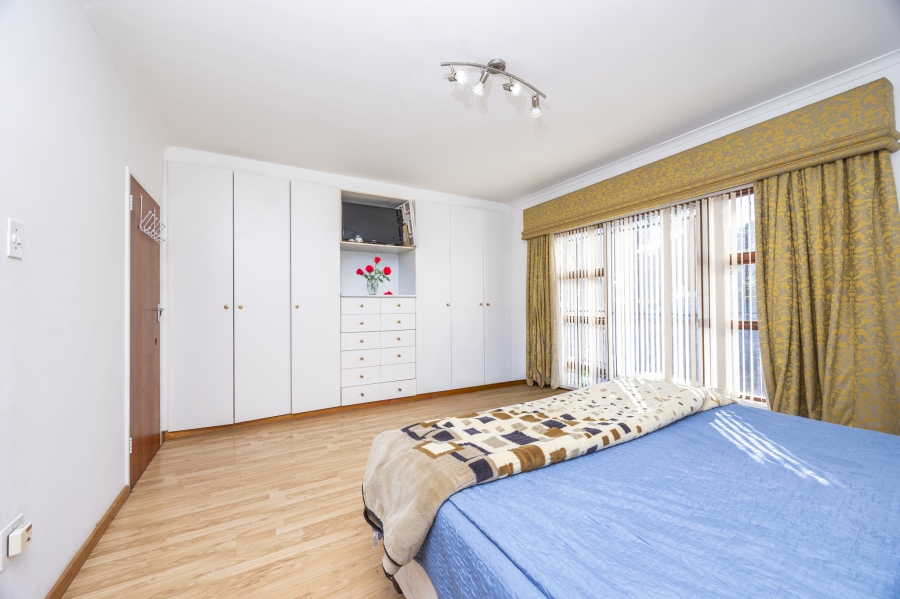 6 Bedroom Property for Sale in Plattekloof 1 Western Cape